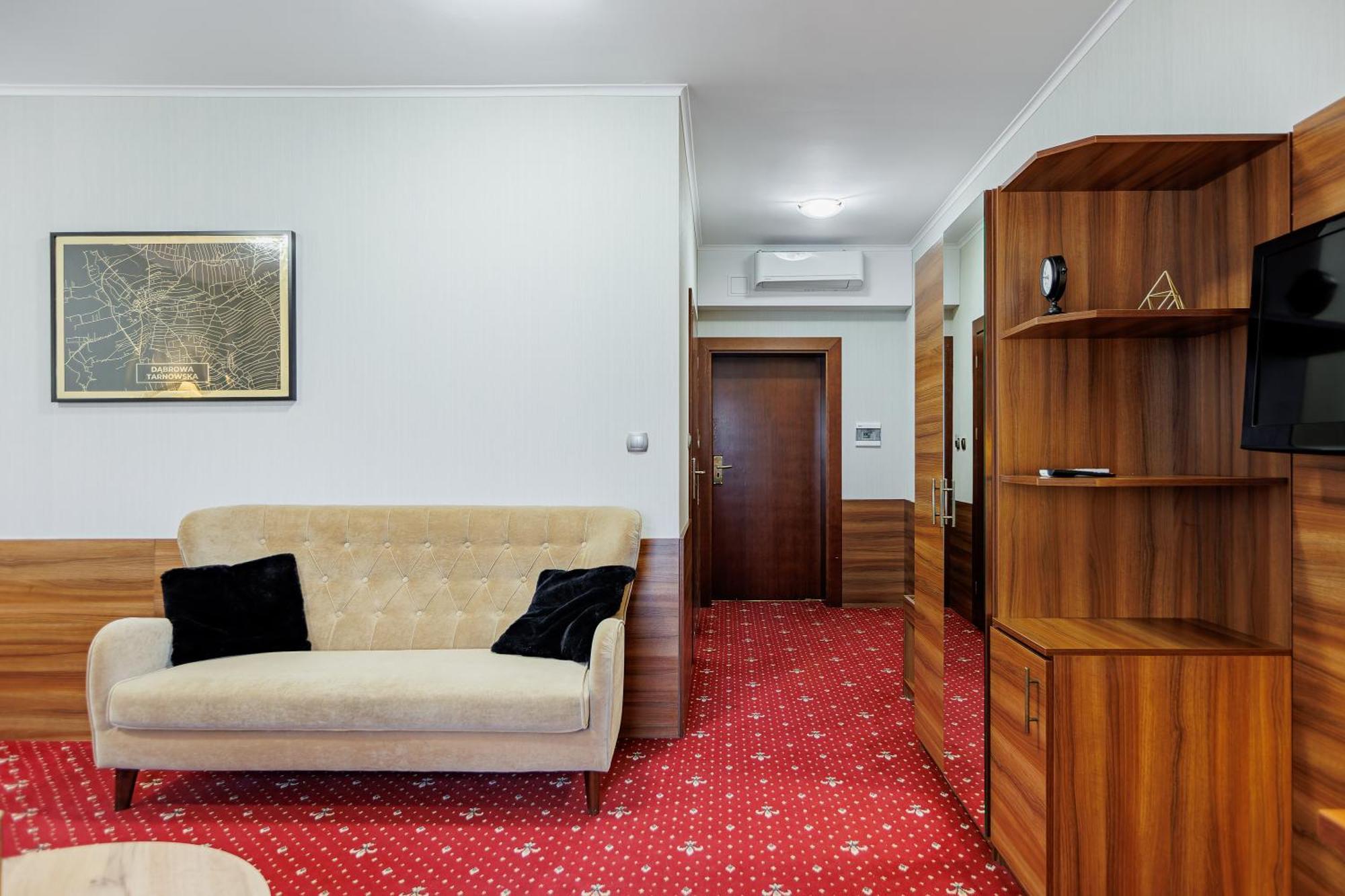Hotel Cristal Park Dąbrowa Tarnowska Exterior foto