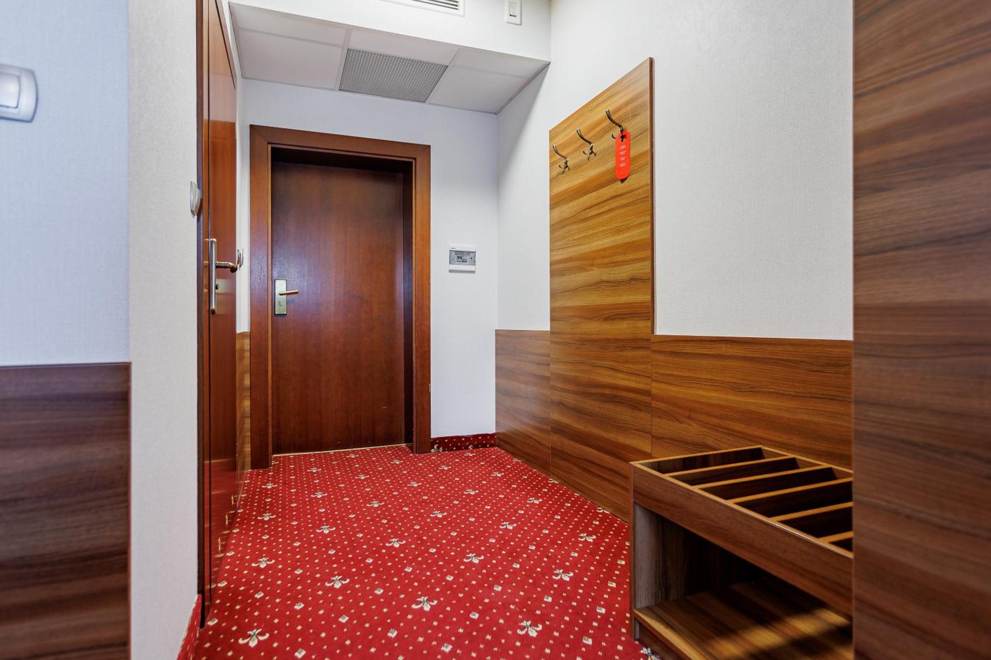 Hotel Cristal Park Dąbrowa Tarnowska Exterior foto